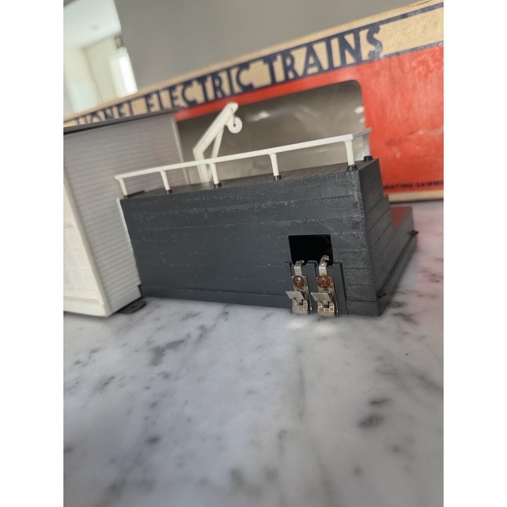 Lionel 6-2301 Operating Sawmill O-Gauge Accessory w/ Original Box, Logs & Boards - Picture 7 of 9